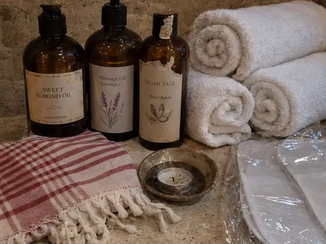 Tatlı badem ve argan yağı, havlular ve peştemal — Terazidere, Masaj Salonun